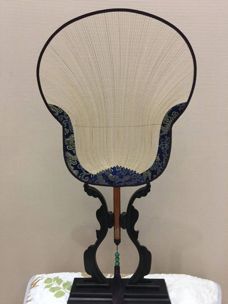 潮扇制作技艺:一把传统与现代交织的艺术品